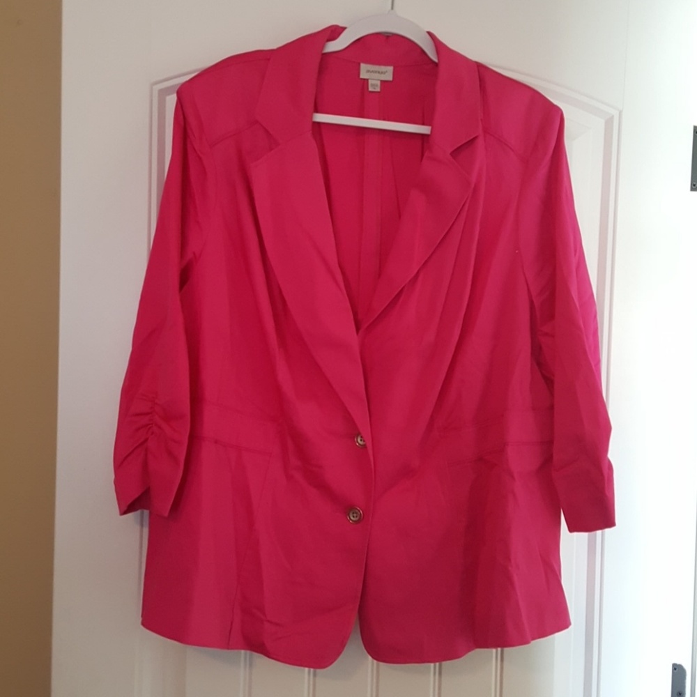 Pink Blazer with gathered 3/4 sleeve